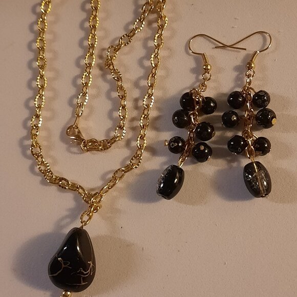 Handmade Jewelry - 5/$20 Brand New Handmade Jewelry Set (earrings and necklace)